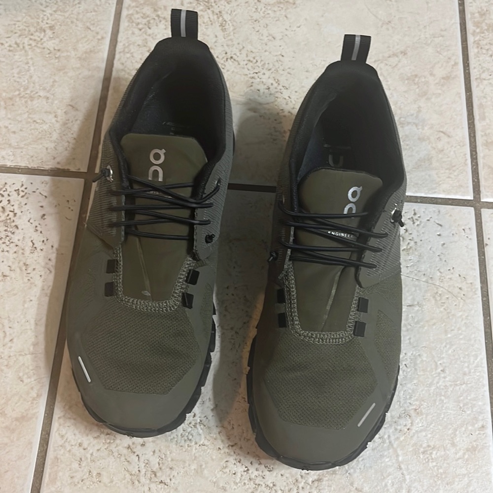 On cloud women’s shoes new without tags